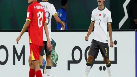 博格巴长射建功，欢庆瞬间光彩夺目