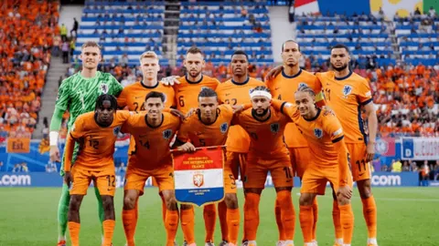 “秋色满场星光熠熠：莱昂纳多与卡扎伊什维利领跑，中超9-10月月度最佳球员候选名单揭晓！”